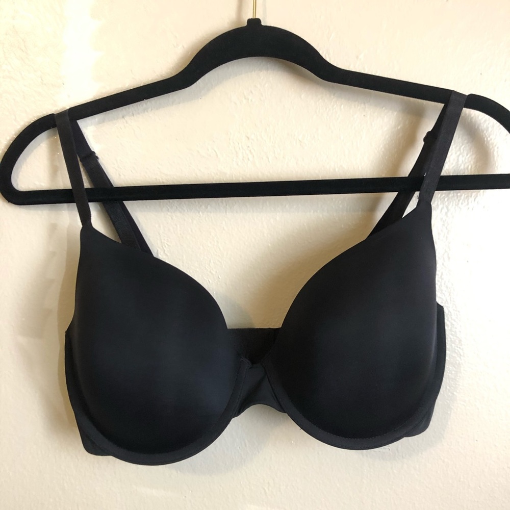SOLD Black VS T-Shirt Lightly Lined Demi Bra